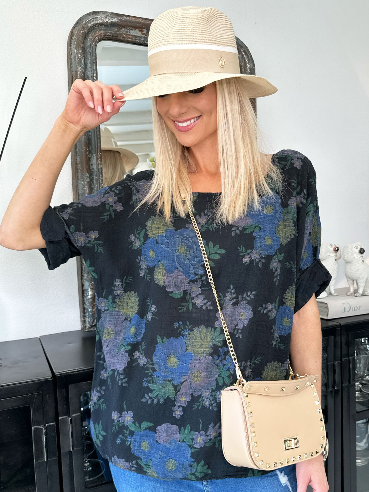 Gissele - Söt blus i linne-liknande tyg med blommönster